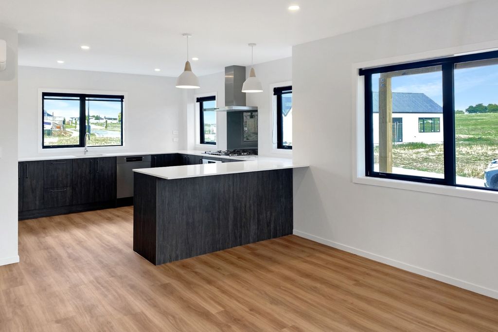 WAIKATO - TE AWAMUTU - 6 BEDROOMS 4