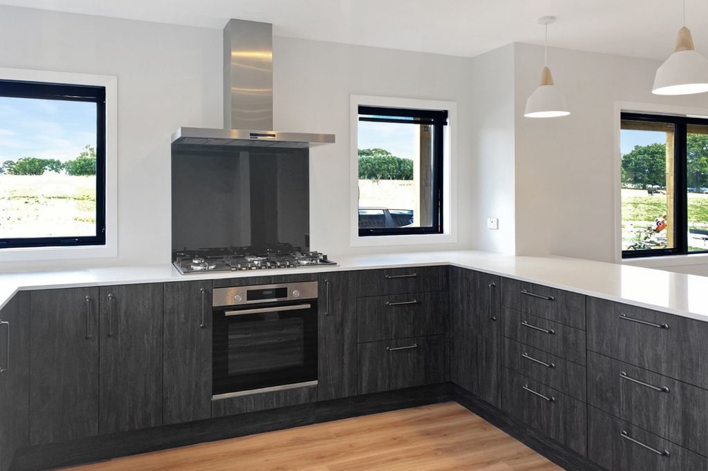WAIKATO - TE AWAMUTU - 6 BEDROOMS 2