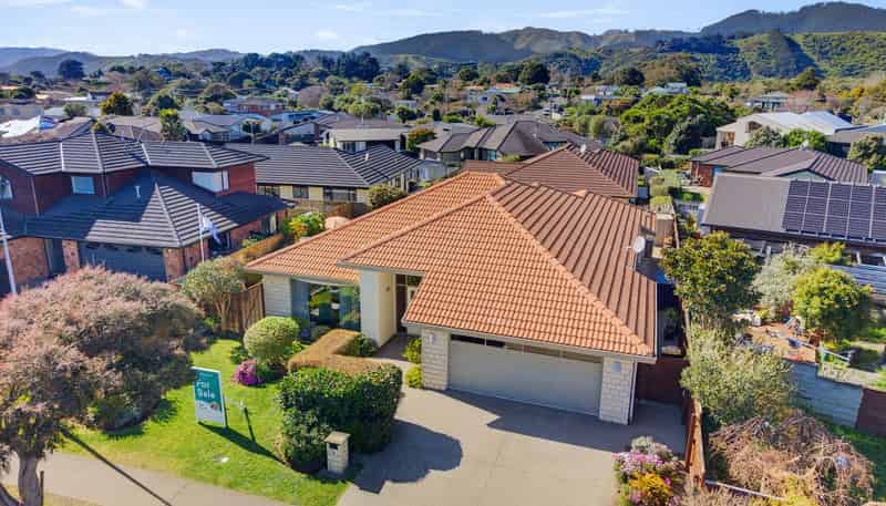 76 HillCrest Road, Raumati Beach