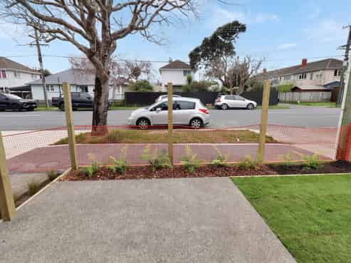 137 Whites Line East, Waiwhetu
