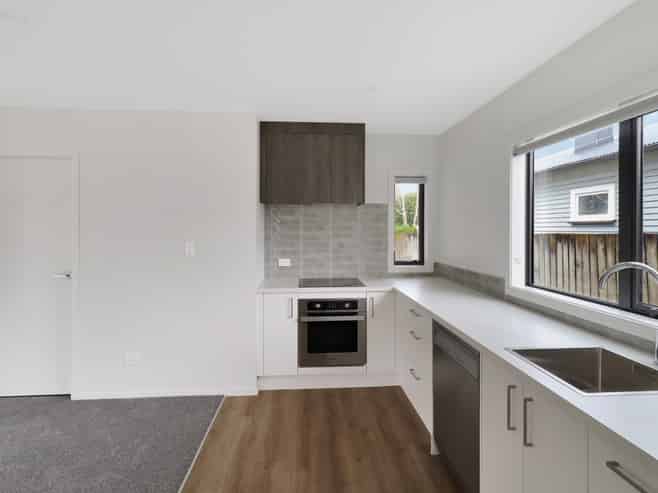 137 Whites Line East, Waiwhetu