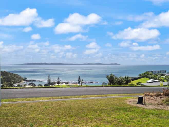 38 Dudley Crescent, Cable Bay