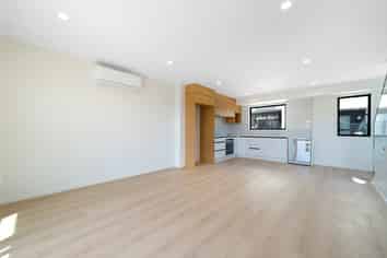 2/16 Hewlett road, Massey