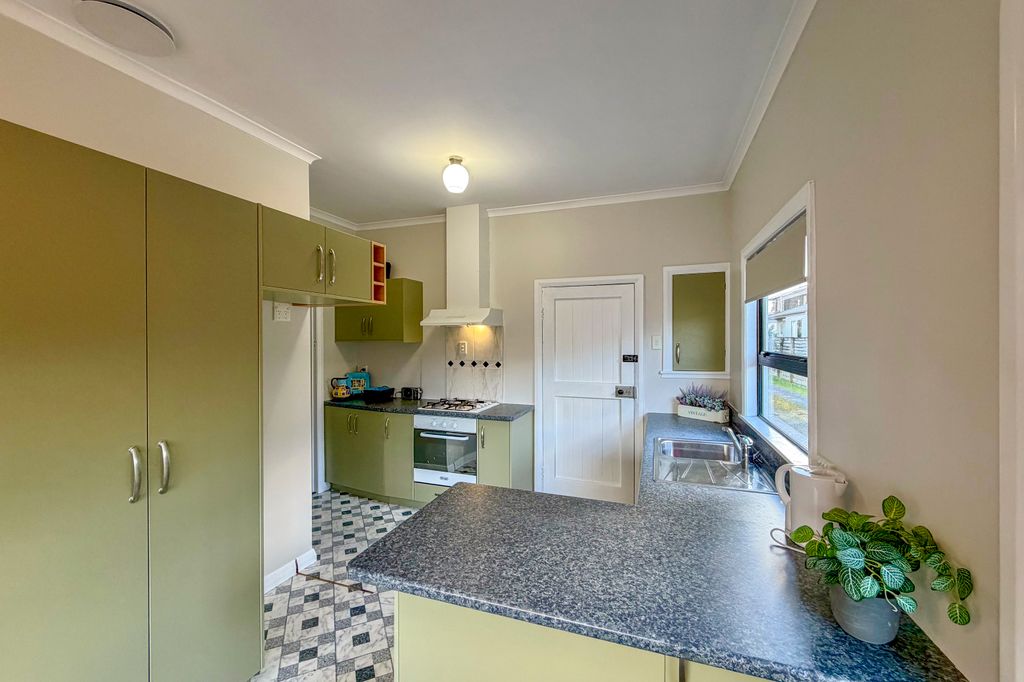 Art Deco Opportunity - All Offers Considered 4