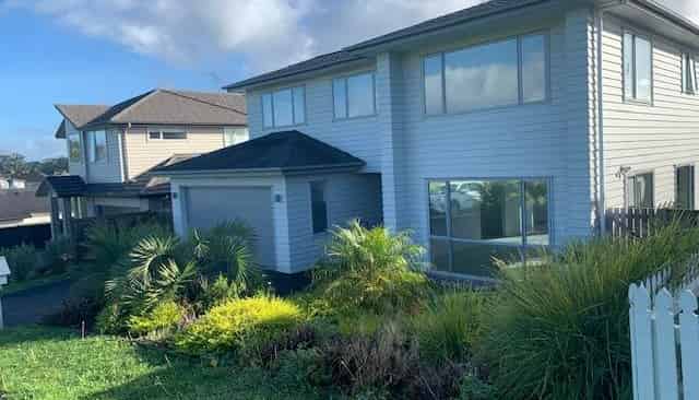 52 Butler Stoney Crescent, Millwater