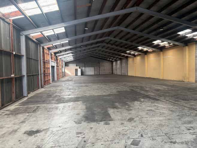 Industrial warehouse/factory for lease