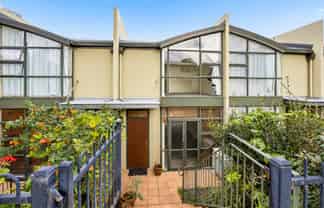 16B Huron Street, Takapuna