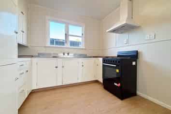 20 Bournemouth Cr, Aranui