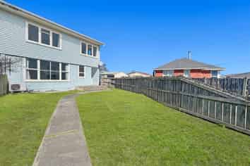 20 Bournemouth Cr, Aranui