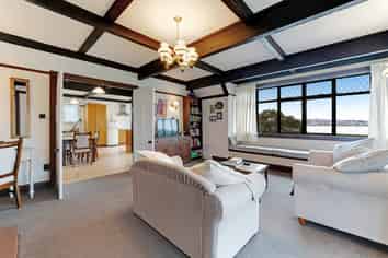 81 Kiwi Esplanade, Mangere Bridge