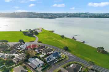 81 Kiwi Esplanade, Mangere Bridge