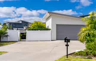 8 Puroto Place, One Tree Point