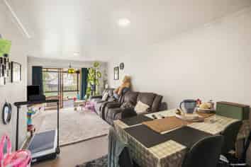 1/16 Lloyd Avenue, Mount Albert