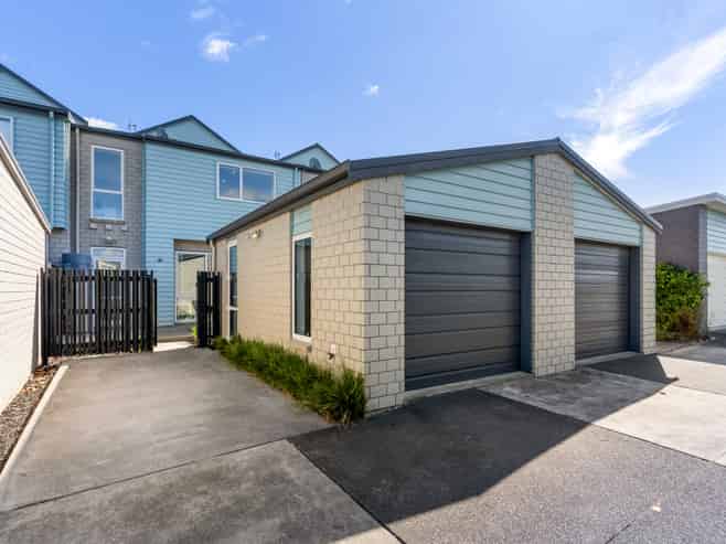120 Squadron Drive, Hobsonville