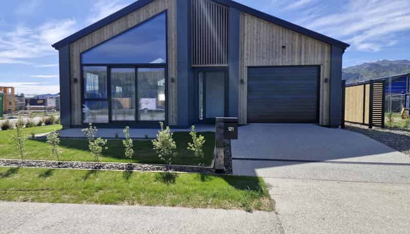 121 Wooing Tree Avenue, Cromwell