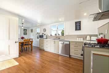 12 Latha Grove, Woodville