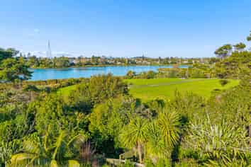 84 Cobham Crescent, Kelston