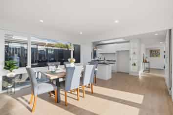 21 Lawrence Crescent, Hill Park