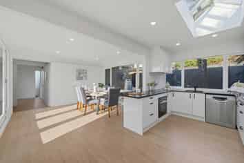 21 Lawrence Crescent, Hill Park