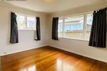 5 Murray Rd, Te Atatu Peninsula