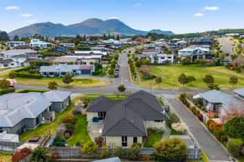 9 Magnolia Rise, Waipahihi