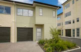 48/11 Ray Small Dr, Papakura