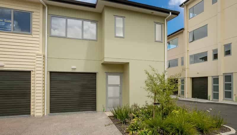 48/11 Ray Small Dr, Papakura