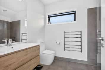 30 Tai Road, Wharewaka