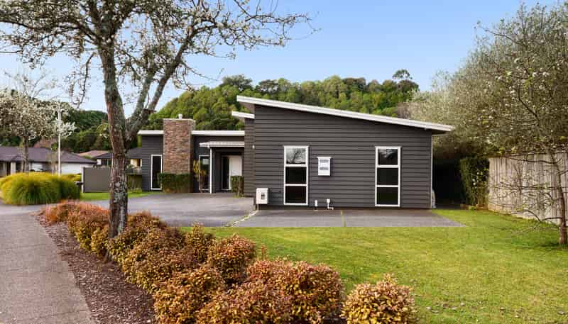 105 Lakes Boulevard, Pyes Pa