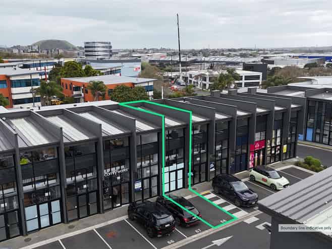 Tidy, Near New Unit in Mt Wellington