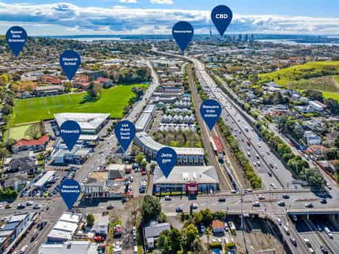 RARE FREEHOLD INVESTMENT - LIVE / WORK INCOME
