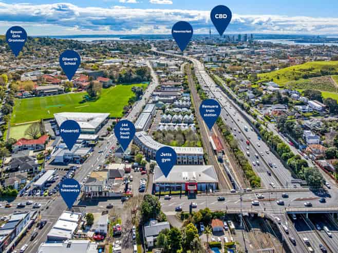 RARE FREEHOLD INVESTMENT - LIVE / WORK INCOME

