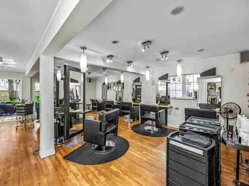 RARE FREEHOLD INVESTMENT - LIVE / WORK INCOME

