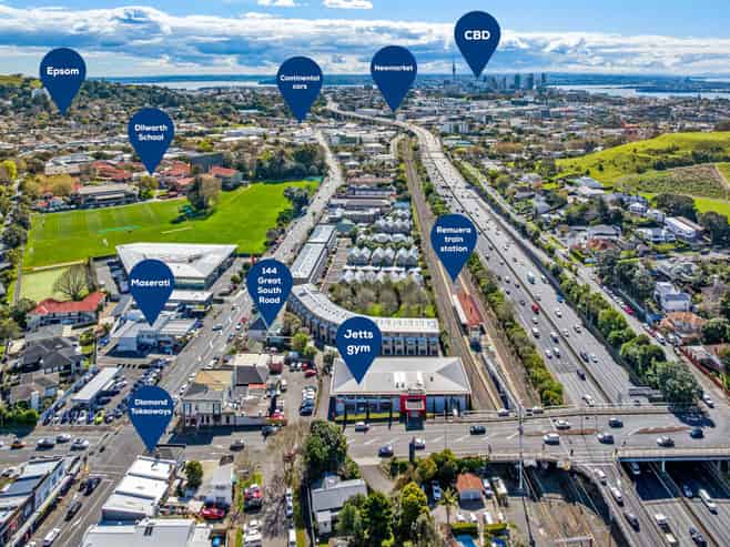 RARE FREEHOLD INVESTMENT - LIVE / WORK INCOME
