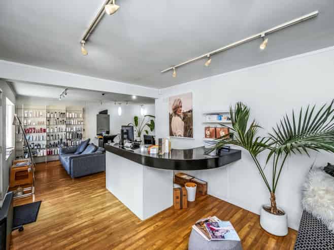 RARE FREEHOLD INVESTMENT - LIVE / WORK INCOME
