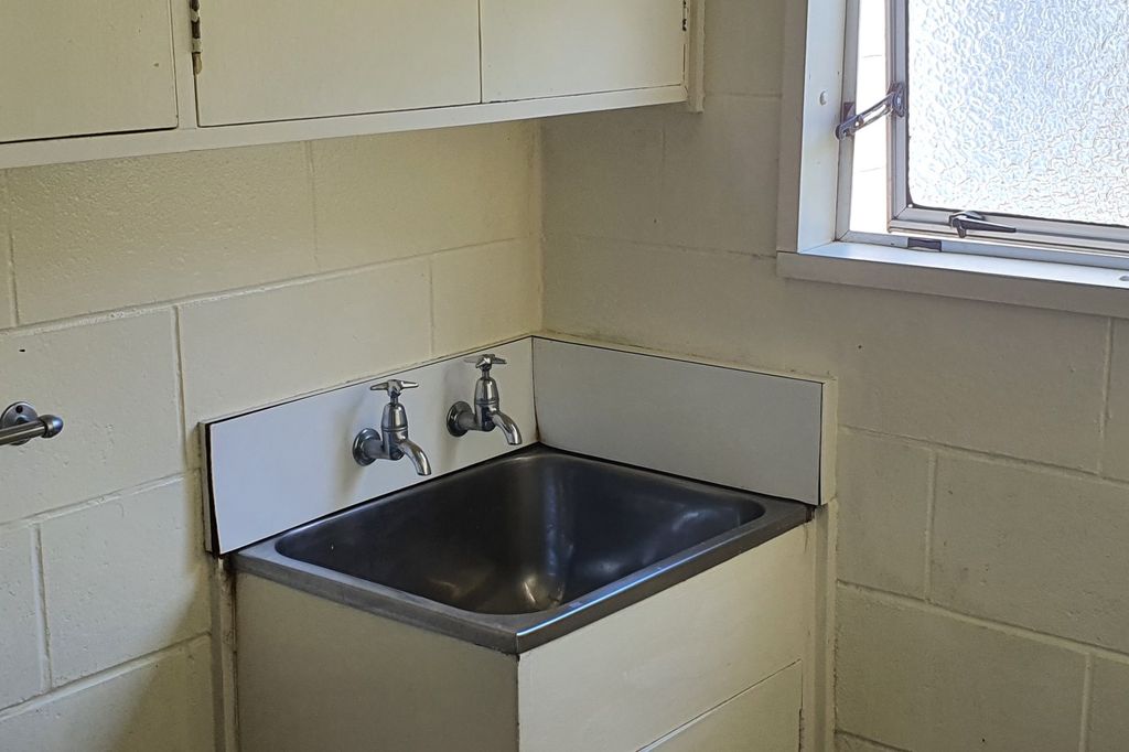 ALAMEIN CRT - 2-BDRM - $415 P/W 5