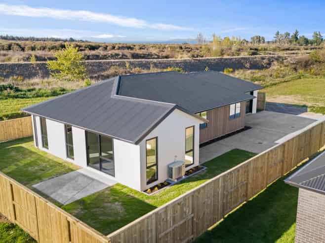 20 Wharariki Rise, Wharewaka