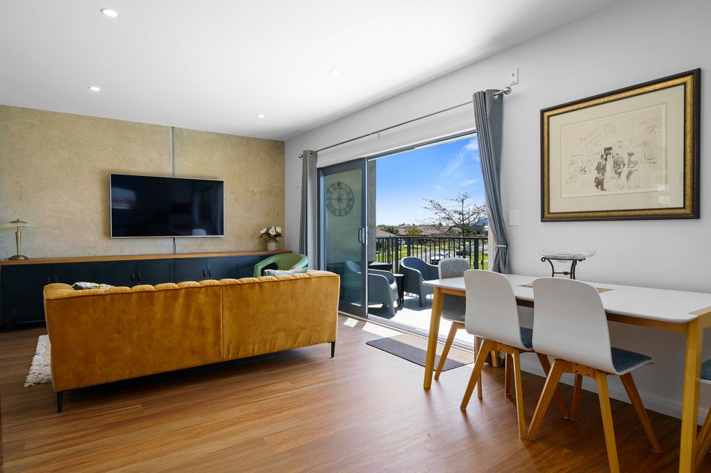 Furnished. Refined. Effortless. 5