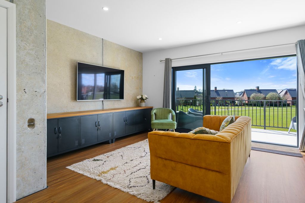 Furnished. Refined. Effortless. 3