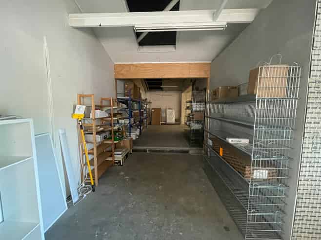 Versatile Office & Workshop in Onekawa