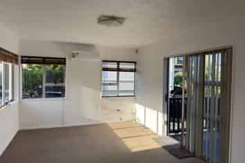 2/144 bradbury Road, Botany Downs
