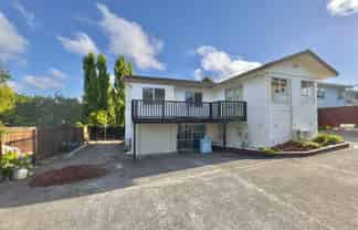 2/144 bradbury Road, Botany Downs