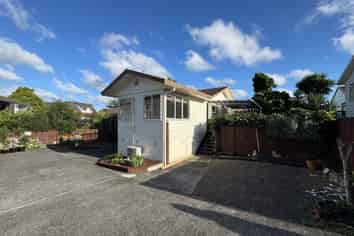 2/144 bradbury Road, Botany Downs