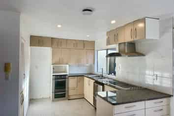 2/144 bradbury Road, Botany Downs