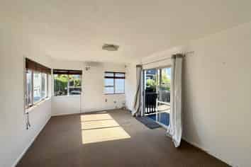 2/144 bradbury Road, Botany Downs