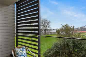 8/16 Woodford Avenue, Henderson