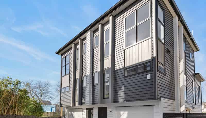 8/16 Woodford Avenue, Henderson