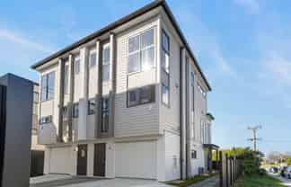 1/16 Woodford Avenue, Henderson