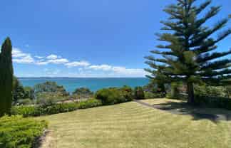48 Pacific Parade, Army Bay