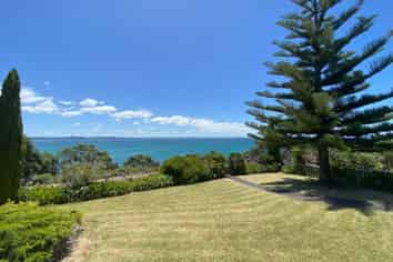48 Pacific Parade, Army Bay